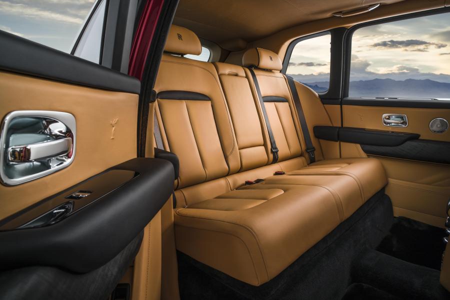 Интерьер Rolls-Royce Cullinan 2018 года  (WW) (фото 9 из 35)